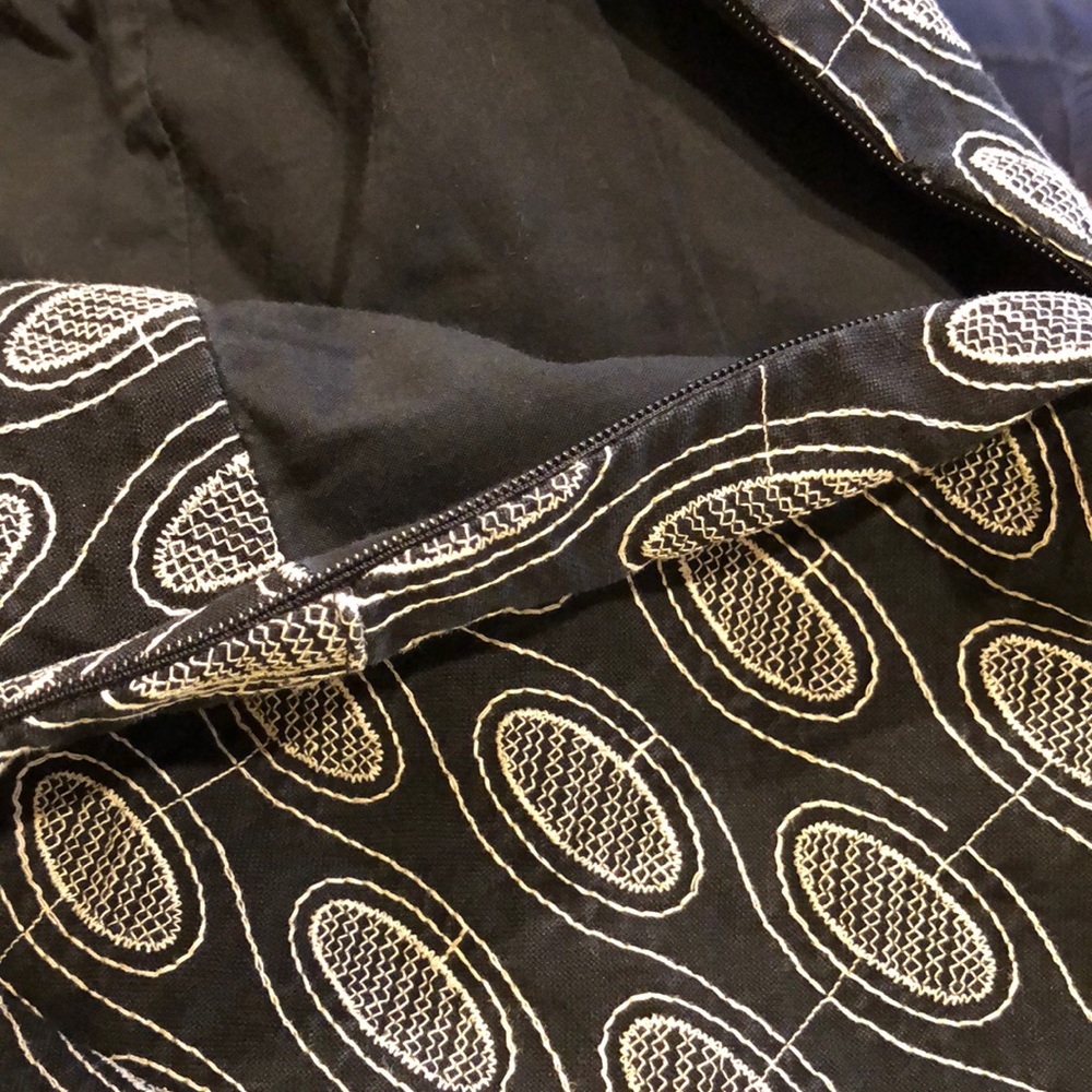 Black Oval Motif Mini Skirt - Picture 5 of 5